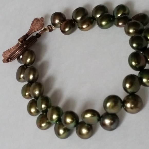 FINAL PRICE: 9" GENUINE Pearl Bracelet w/ Copper Toggle, Green - Picture 4 of 9